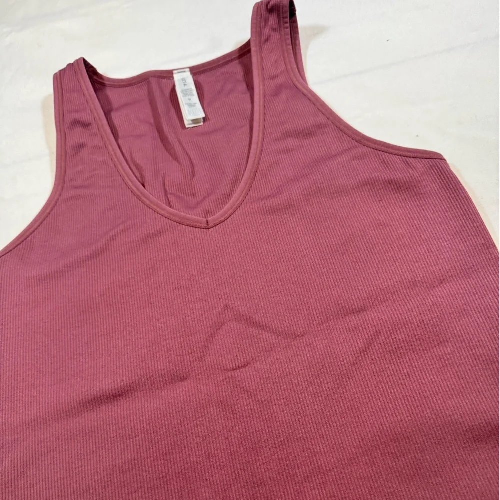 Athleta Women’s Ribbed Maroon Athletic Workout Tank Top - Picture 2 of 7